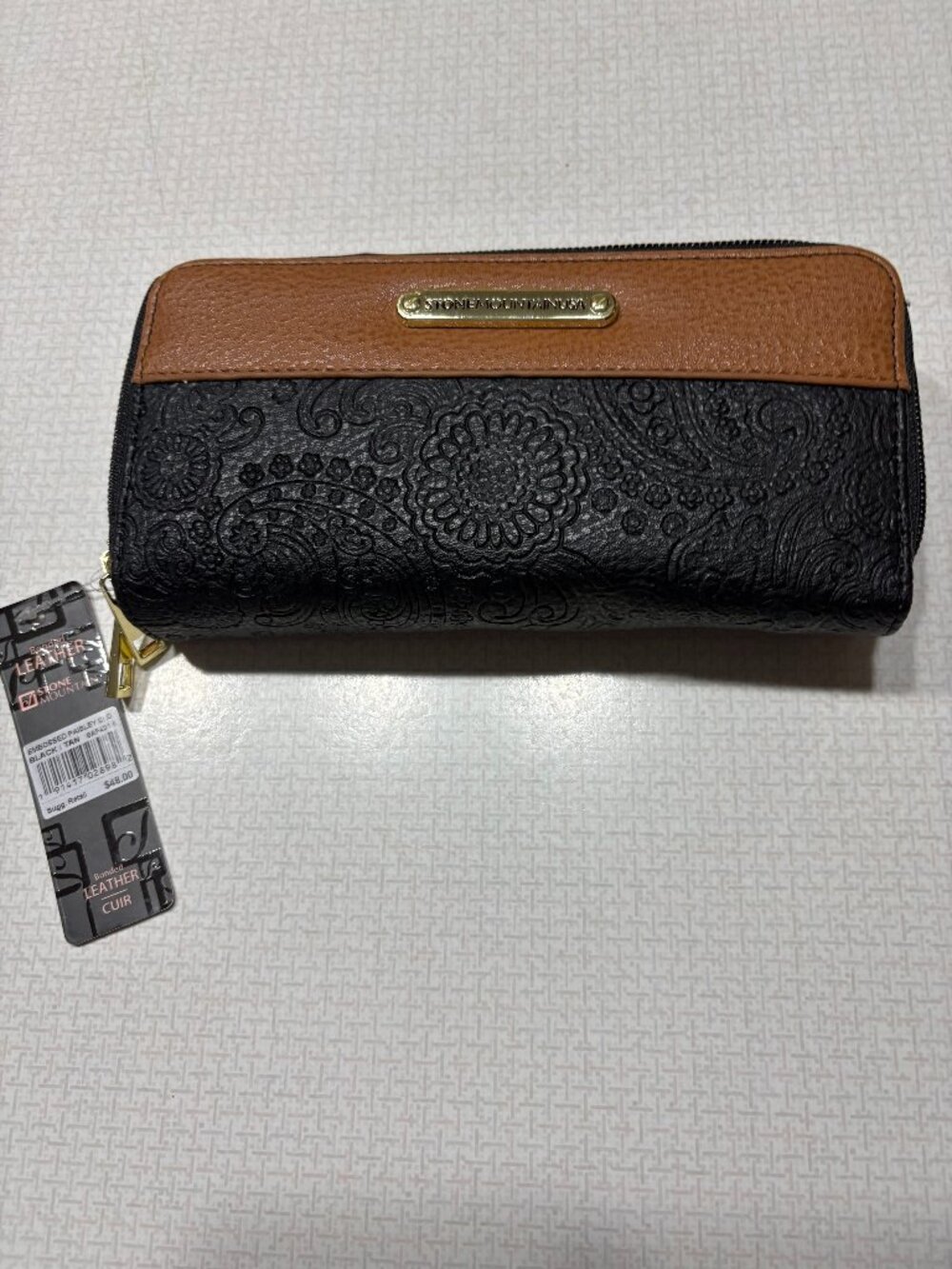 NWT Embossed Black and Brown Leather Stone Mountain USA Wallet